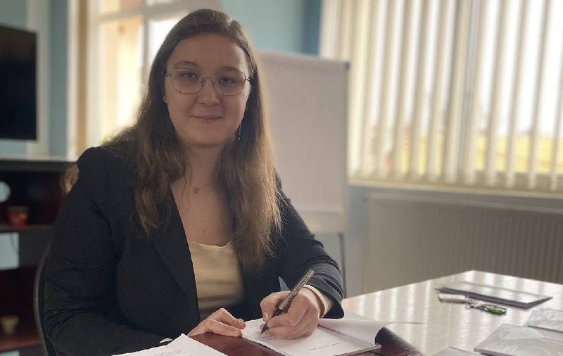 Visul Melisei, tânăra abandonată de părinți care vrea să fie doctor: „Învăț ca să iau Bacul, apoi voi da la Medicină. E tot ce-mi doresc!”