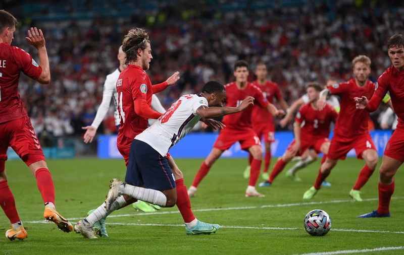 Ironii pe net, după ce Anglia a ajuns în finala Euro 2020 în urma unui penalty controversat cu Danemarca