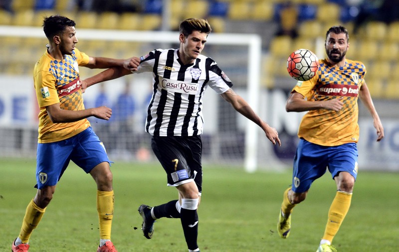 Cupa României. Poli - Petrolul 2-1. Hernandez, gol dintr-un 11 metri ușor acordat! Oaspeții au dat-o-n bară de două ori, au rămas în 10, dar au egalat! Cânu a decis jocul