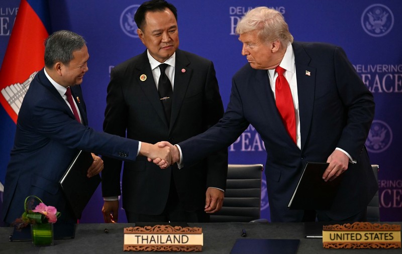 Donald Trump își începe turneul din Asia cu semnarea unui acord de încetare a focului între Thailanda și Cambodgia