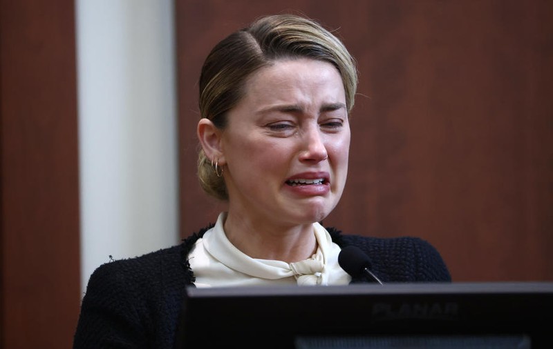Amber Heard a izbucnit în lacrimi la procesul cu Johnny Depp. L-a acuzat de agresiune sexuală: „Am fost speriată”
