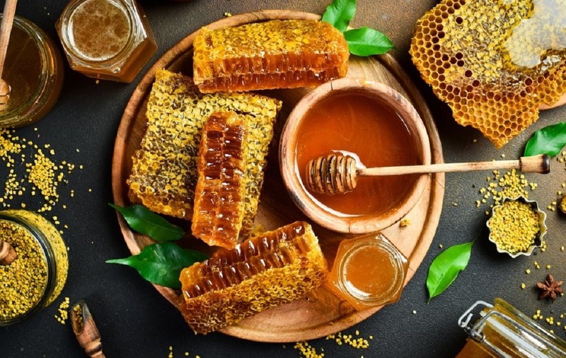 Câtă miere este recomandat să consumi pe zi