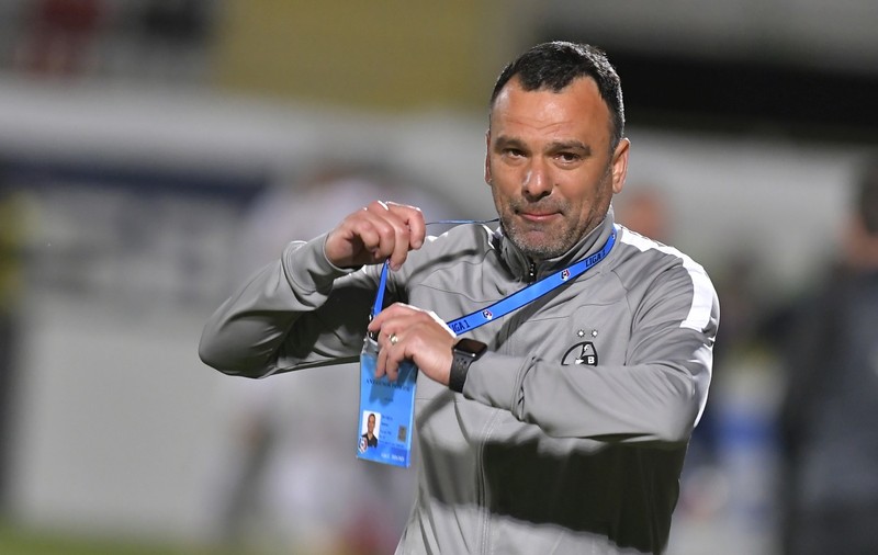 Antrenorul FCSB, Toni Petrea, confirmat cu COVID