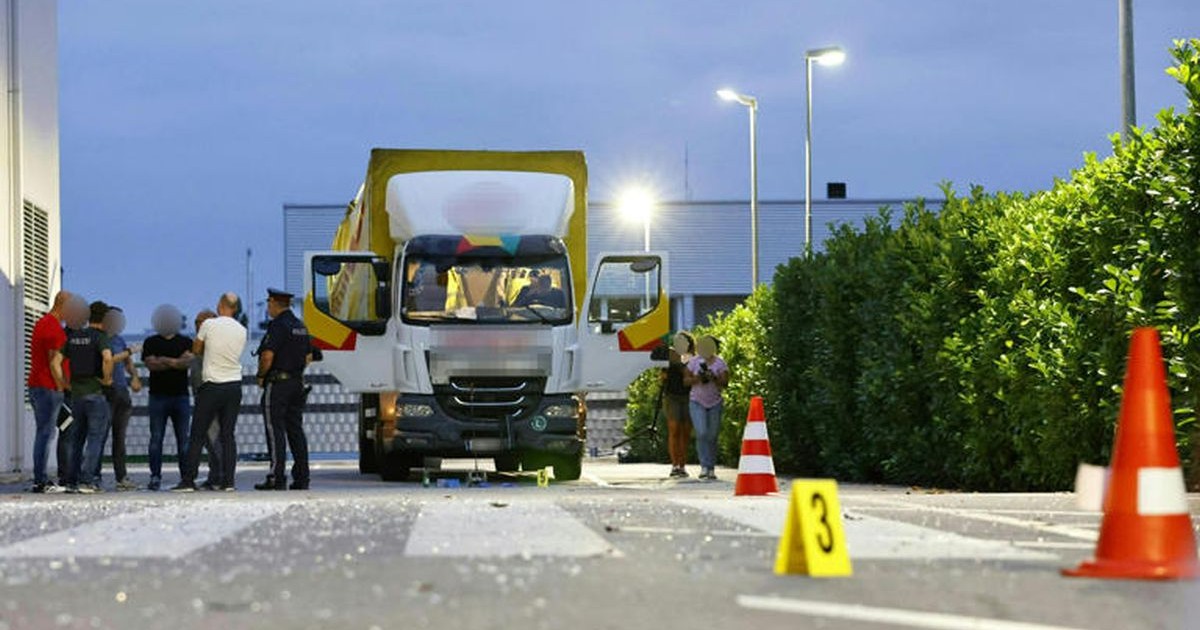 Un șofer român de TIR a intrat cu camionul într-o biserică din Austria, la fața locului a venit Poliția