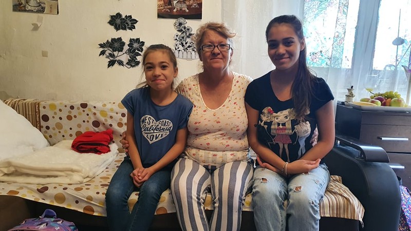 Mariana Șerban, alături de cele două nepoate pe care le crește
