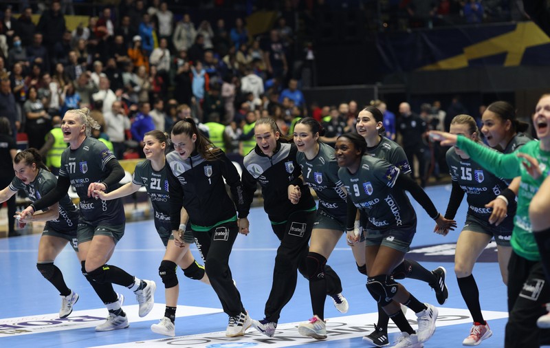 CSM Bucureşti s-a calificat în sferturile Ligii Campionilor, cu trei meciuri înainte de finalul grupei A