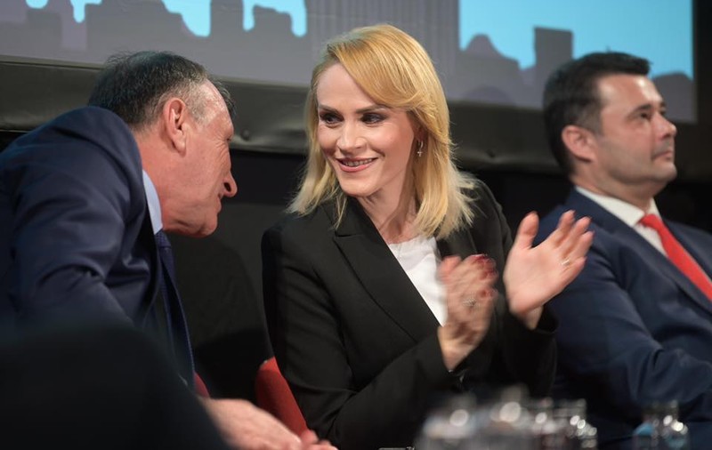 Interviu cu artistul sibian Dan Perjovschi, care a reacționat dur după un articol din Libertatea: „Televiziunile ar trebui să le spună primarilor «Nu, noi nu difuzăm minciuni pe bani»”