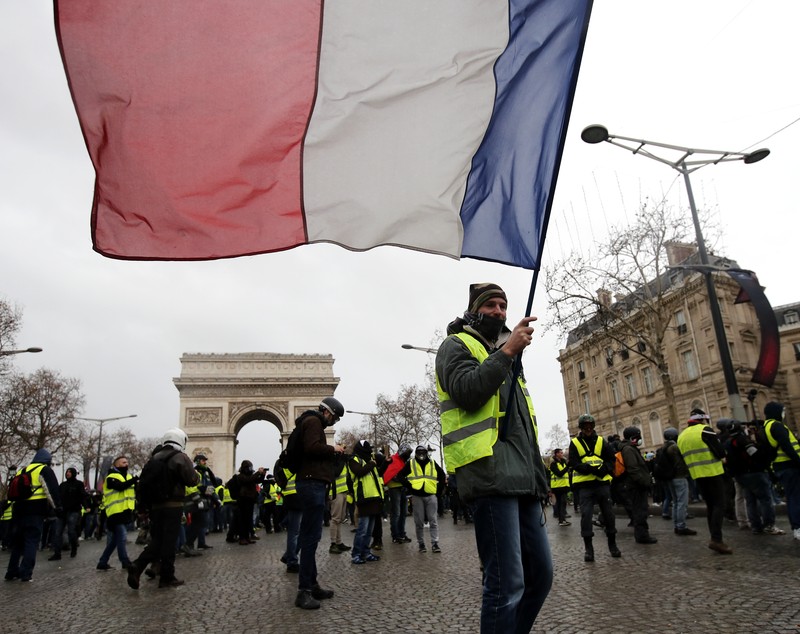 Mărturiile unor români stabiliți în Franța despre protestele din Paris. "Este o situație critică"
