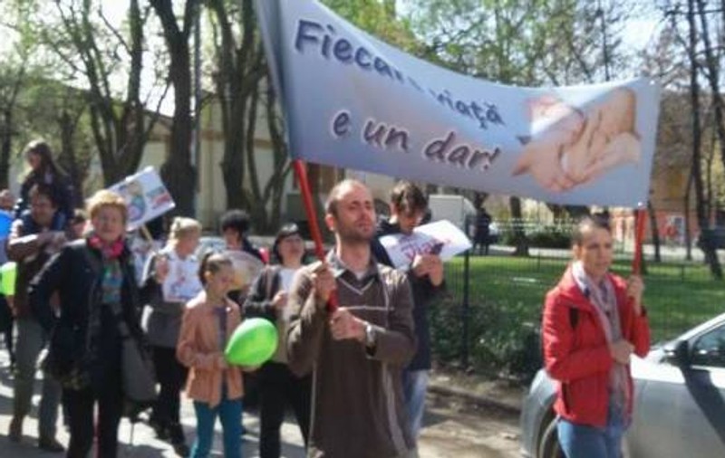 UPDATE. Marș pentru viață 2017 | Mii de oameni au ieșit în stradă în București și în mai multe orașe din țară / FOTO&VIDEO