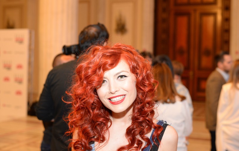 ELLE Style Awards 2016. Elena Gheorghe a plecat de acasă cu bilet de voie: “I-am zis că merg să fac câteva poze!”/ VIDEO EXCLUSIV