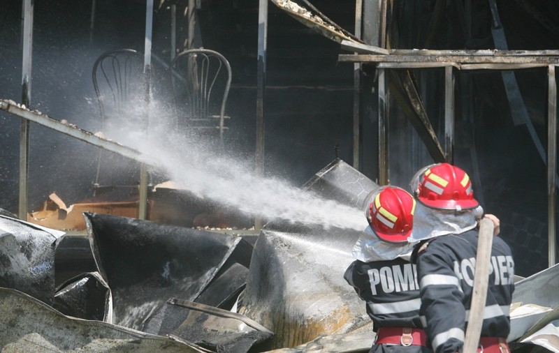 Patru case au ars din cauza unei butelii, în Capitală 