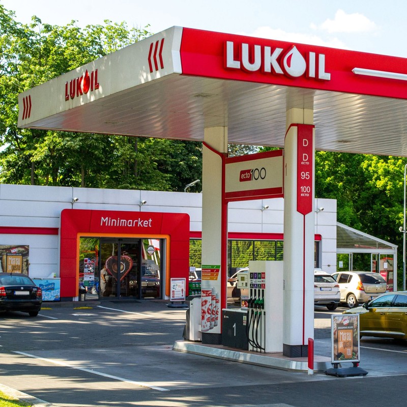 Lukoil deține în România o rețea de aproximativ 300 de benzinării. Foto: pagina de Facebook a Lukoil Romania