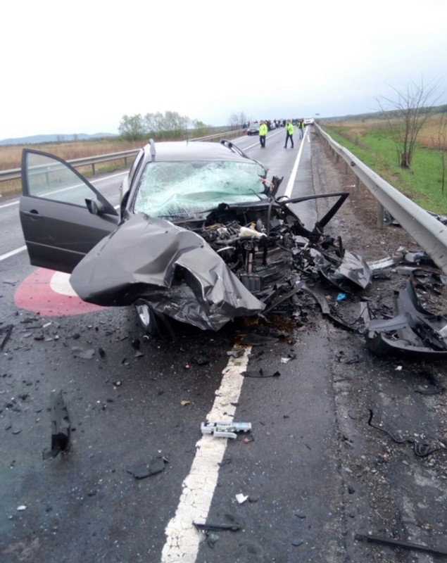 UPDATE / Trafic blocat pe DN1, în zona Porumbacu de Jos. O persoană a murit și trei au fost rănite