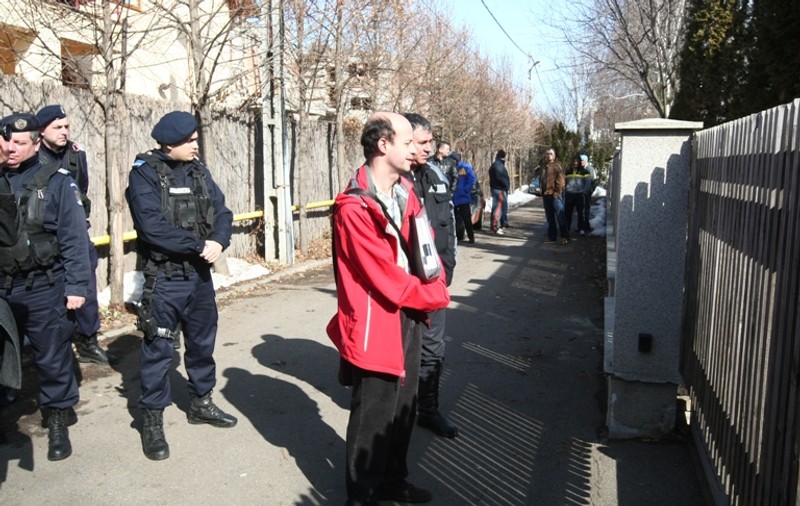 Scandal uriaş între foştii soţi Uzunov! Ex-doamna Uzunov s-a dus, din nou, la vila din Pipera însoţită de o armată de bodyguarzi şi de executorul judecătoresc