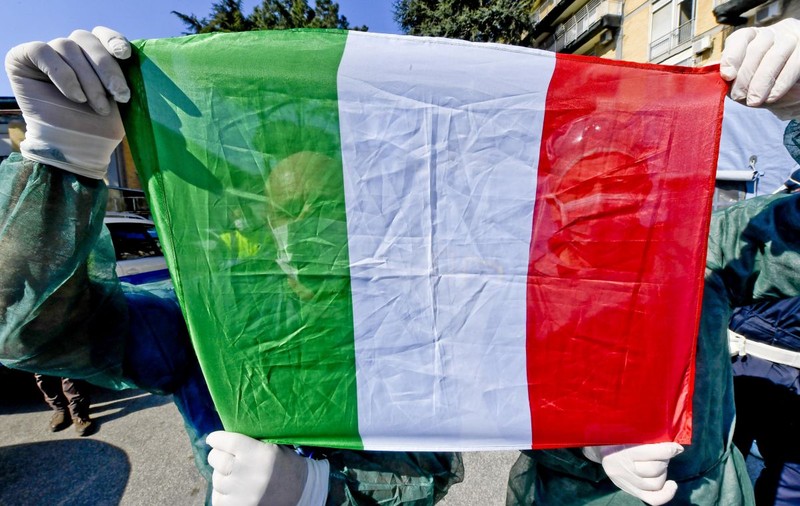 O ”veste minunată” dă speranță Italiei. S-a născut Giulia, fetița ”pacientului 1”, cel care a învins cu greu virusul
