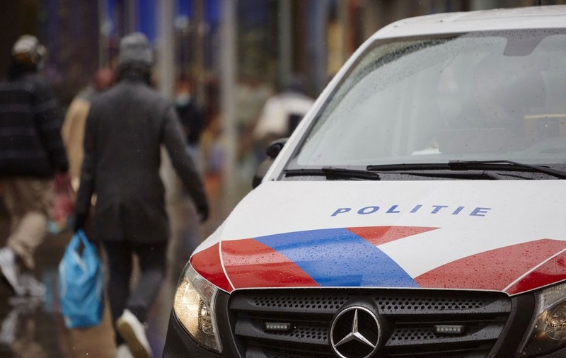 Români angajați la abatoare din Olanda, puși să plătească 320 de euro fiecare pentru un pat într-o cameră comună: „Chirie cu camătă”