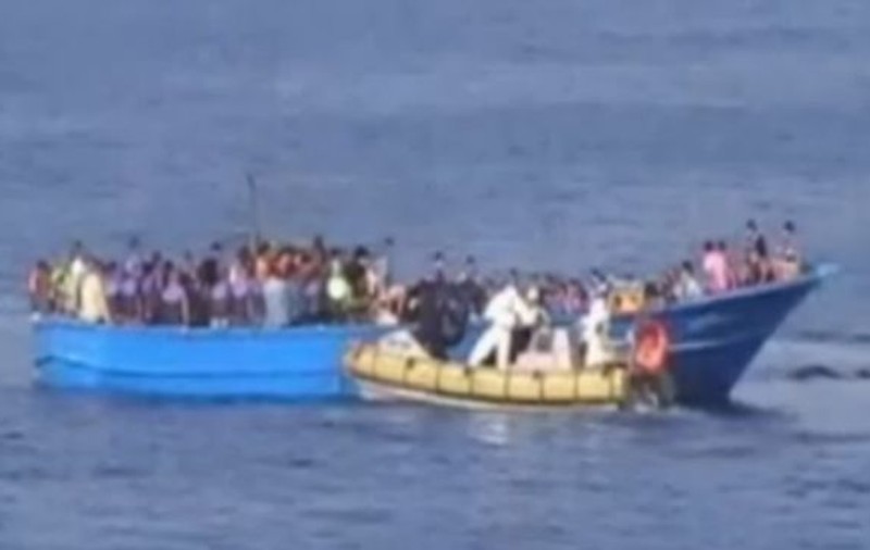 Zeci de migranţi au fost salvaţi de pe mare de Poliţia de Frontieră Română