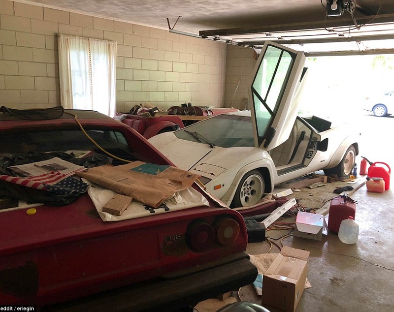FOTO | O studentă a găsit o comoară care zăcea în garajul bunicii de 20 de ani: un Lamborghini și un Ferrari