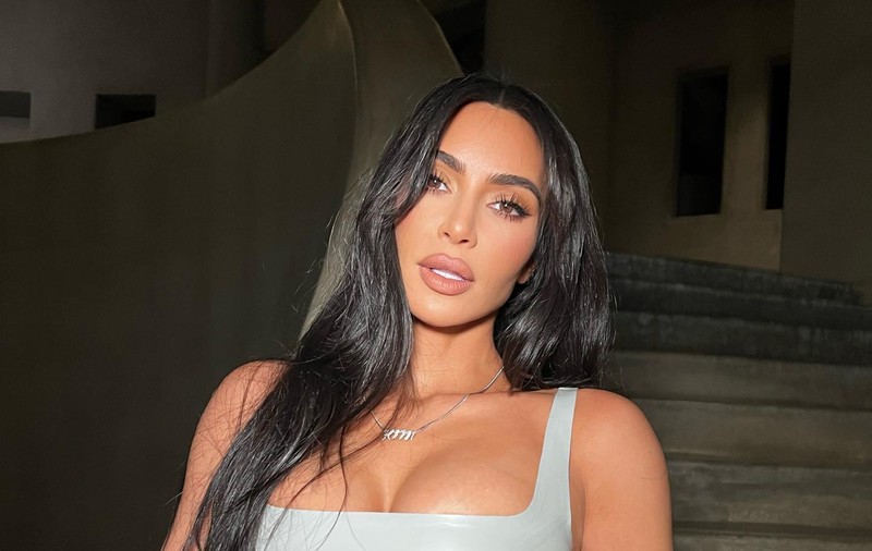 Kim Kardashian, fără machiaj și fără filtre. Cum a fost fotografiată vedeta când credea că nu o vede nimeni