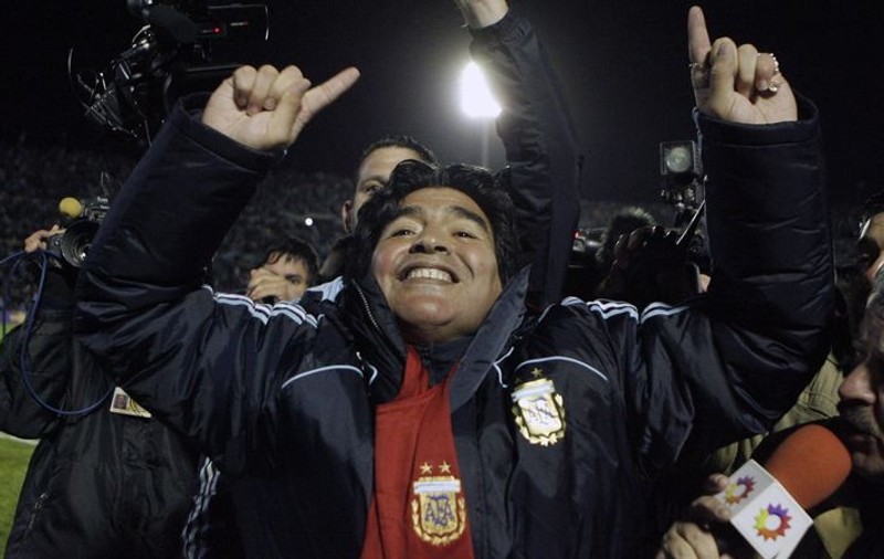 Video / Maradona: "Cer scuze doamnelor, dar contestatarii să mă sugă!"