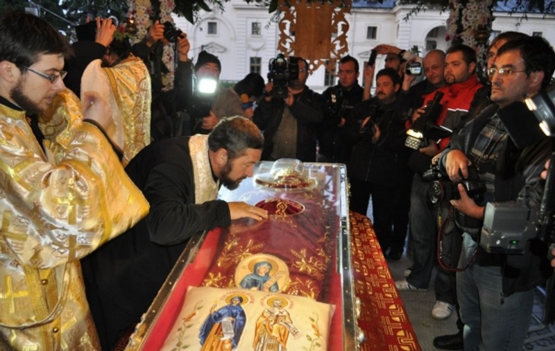 Sfânta Parascheva este sărbătorită astăzi. Zeci de mii de oameni, la Iași