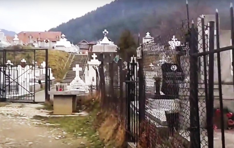 Atracţia din Răşinari: Cazare turistică... în cimitir!