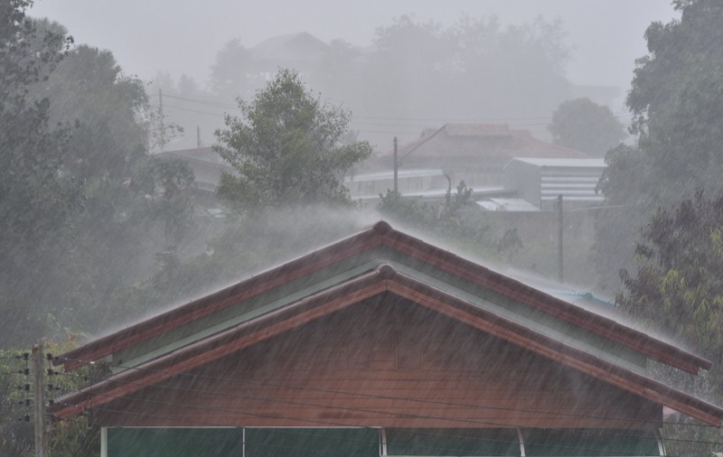 16 județe lovite sâmbătă de furtuni cu grindină și ploi torențiale. Harta zonelor vizate de avertizarea meteo ANM cod galben