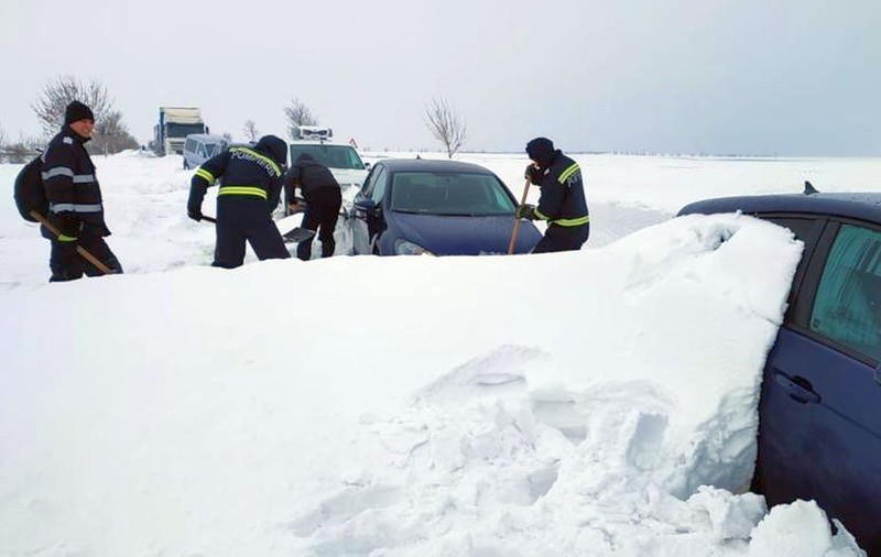 Patru gravide şi o persoană care avea nevoie de dializă, ajutate să ajungă la spital, în Buzău şi Vrancea