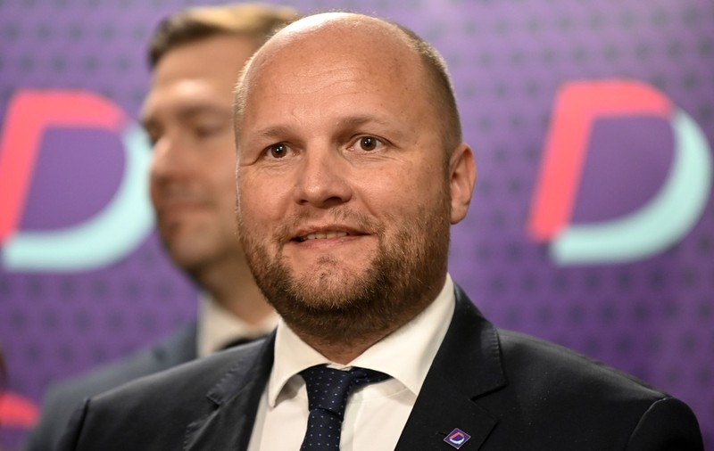Fostul ministru slovac al apărării Jaroslav Nad este acuzat de „înaltă trădare” pentru ajutorul militar acordat Ucrainei
