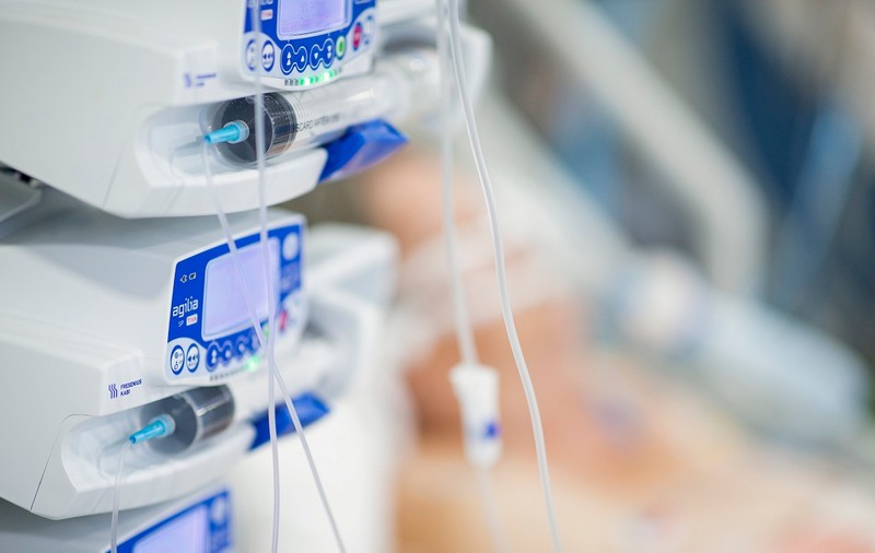 O doctoriță din Tg. Jiu plânge un pacient mort după ce se vindecase de Covid: “Copilul lui de un an îl va cunoaște doar din poze”