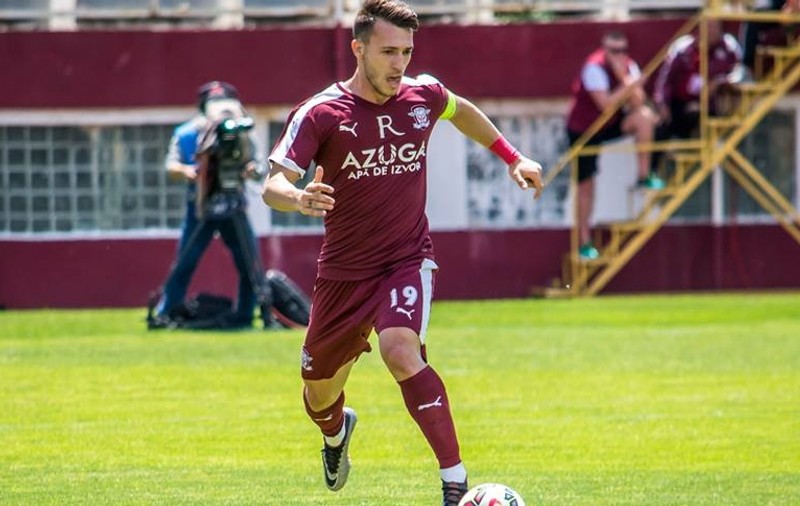 Ultimul căpitan al Rapidului a fugit fără să se mai uite înapoi. A semnat într-un campionat unde românii n-au dat buzna