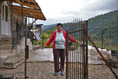 O localnică din Telciu spune că elveţienii au pus ţevile de la care vor s-o debranşeze cei de la Aquabis