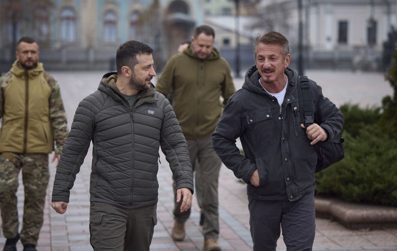 Documentarul lui Sean Penn despre războiul din Ucraina va avea premiera internaţională la Festivalul de Film de la Berlin