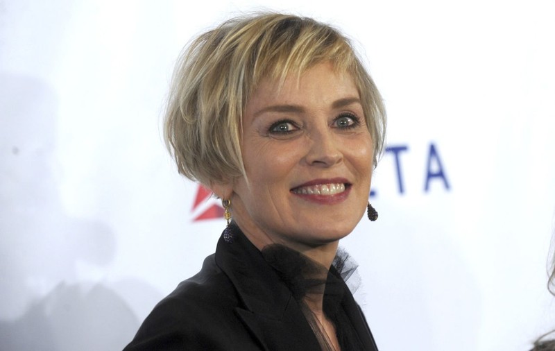Sharon Stone a renunţat la tinerei!