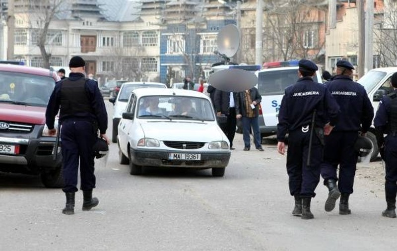 Jandarmi răniţi la un miting electoral din Mehedinţi!