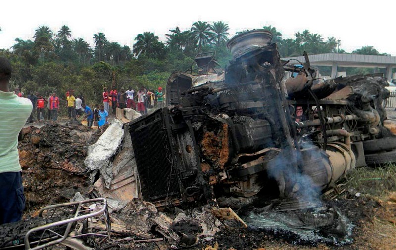 Peste 100 de persoane au murit, într-un accident în Nigeria