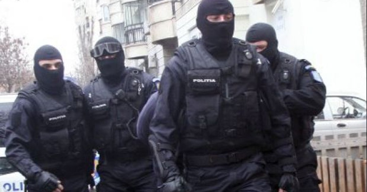 fiul unui judecator ridicat de mascati