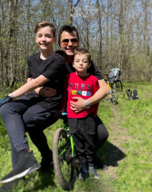Cove și familia lui, vacanță de vis în Cipru. Experiența de care a avut parte prezentatorul TV. „Ne-am decis să vedem cu ochii noștri”