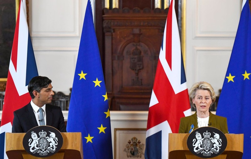 Londra și UE anunță un acord mult întârziat pe tema controalelor post-Brexit la granița Irlandei de Nord