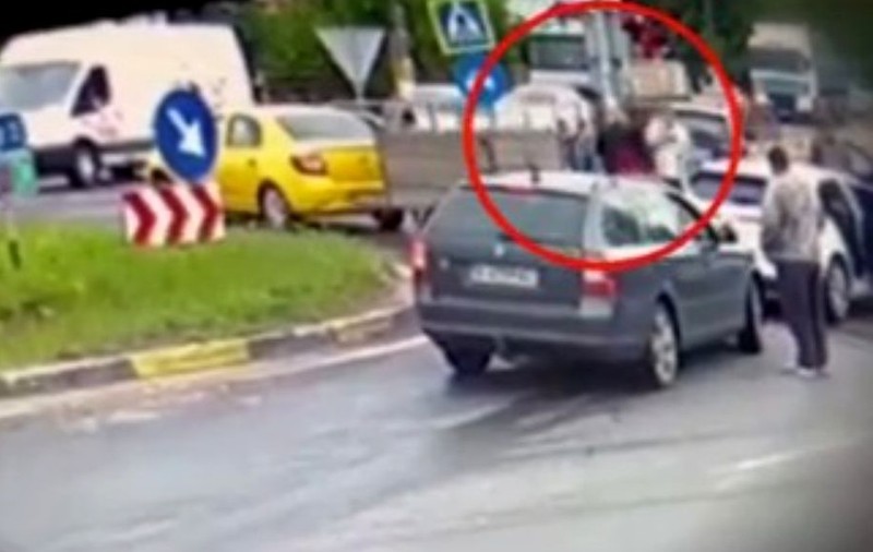 Polițistă de 21 de ani scuipată, înjurată și agresată de un interlop din clanul Sile Pietroi, în trafic