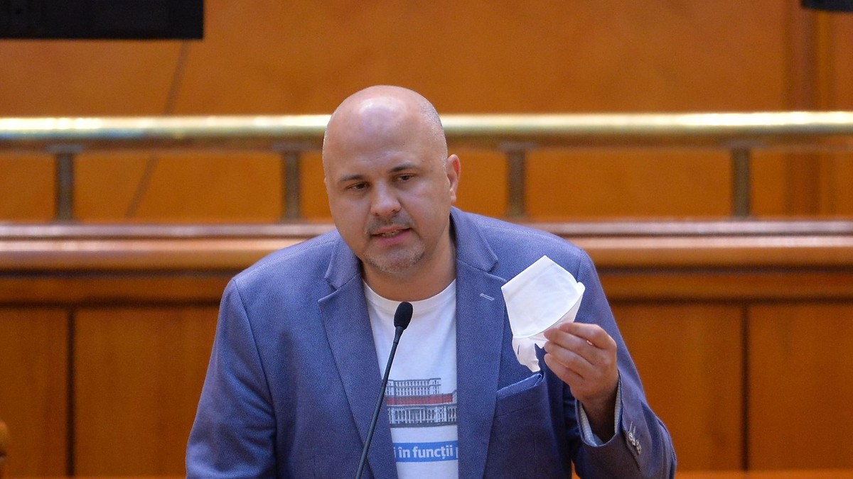 VIDEO | Întâlnire electorală USR sabotată de Noua Dreaptă, la Cluj. ”Vă dă Boc 7-0 în prima repriză”