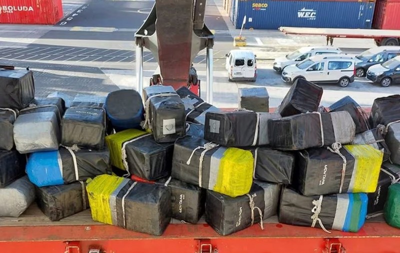 Marinar român arestat în Tenerife, imediat după ce pe vaporul lui, care venea din Brazilia, au fost găsite peste două tone de cocaină