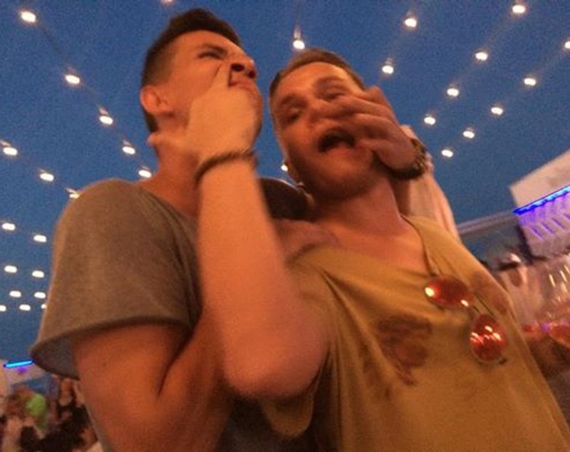 GALERIE FOTO / Un fost - stelist gesturi gay cu Poponeţ pe litoral