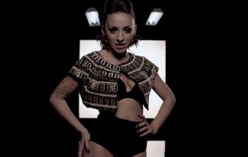 Ruby lanseaza varianta in limba engleza pentru "Stinge Lumina" | VIDEOCLIP