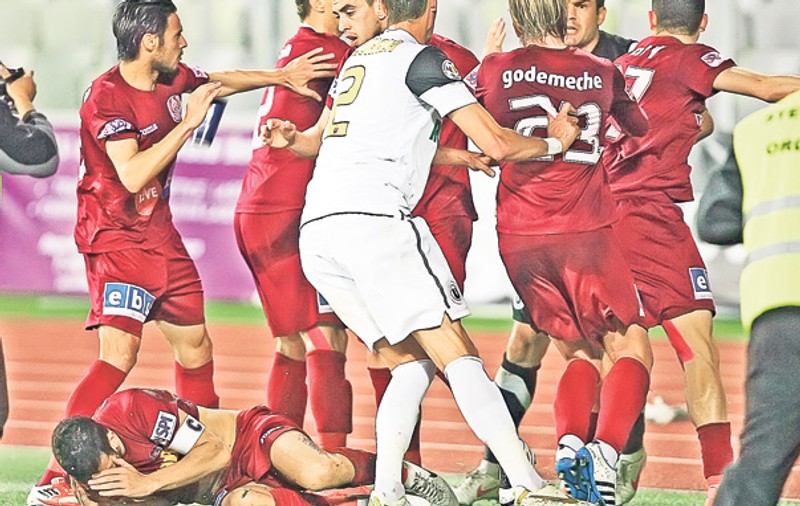 Golănie, nu fotbal | «U» - CFR, derby-ul Clujului, s-a încheiat prematur