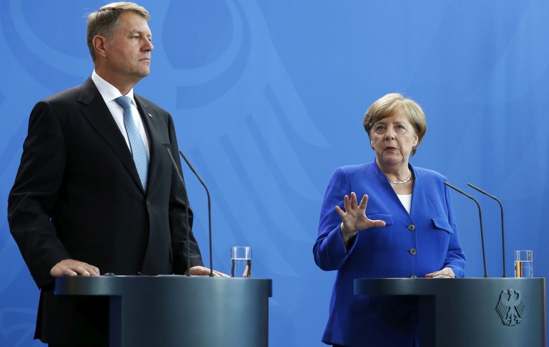 Angela Merkel i-ar fi cerut lui Klaus Iohannis să oprească mutarea ambasadei României la Ierusalim