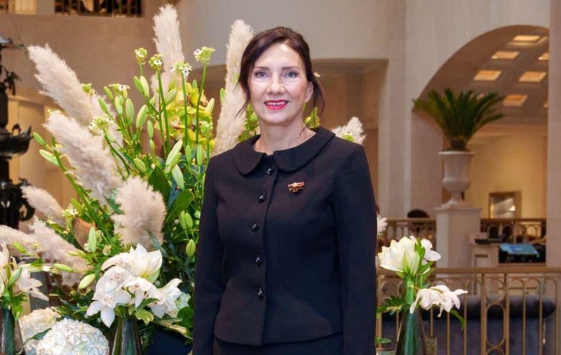 Ținuta purtată de Carmen Iohannis la vizita oficială în Germania alături de Klaus Iohannis. A ales un creator de modă român