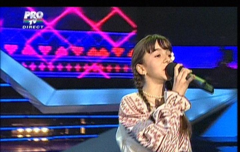Micuţa "Maria Lătăreţu" îi face din nou pe Andra şi Mihai Petre să se înţepe. Petre: "Trebuie să mai studiezi". Andra: "Despre ce vorbim? Fata are talent"