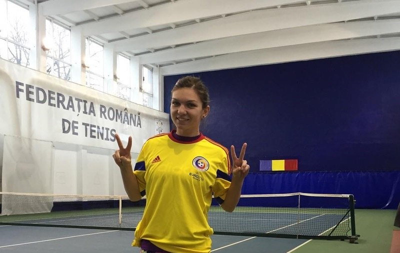 Simona Halep se mândreşte cu tricoul primit de la Ciprian Marica