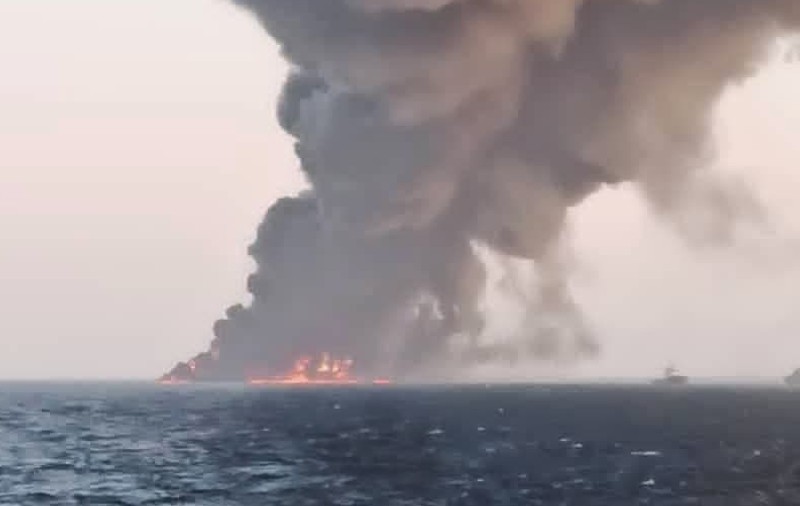 Cea mai mare navă a Iranului s-a scufundat după ce a luat foc în Golful Oman